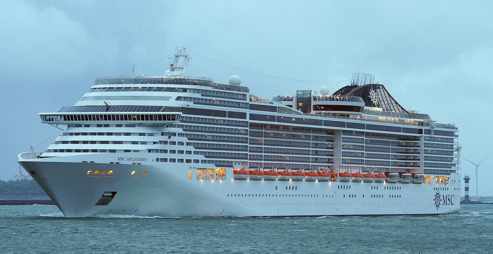 MSC Splendida в порту